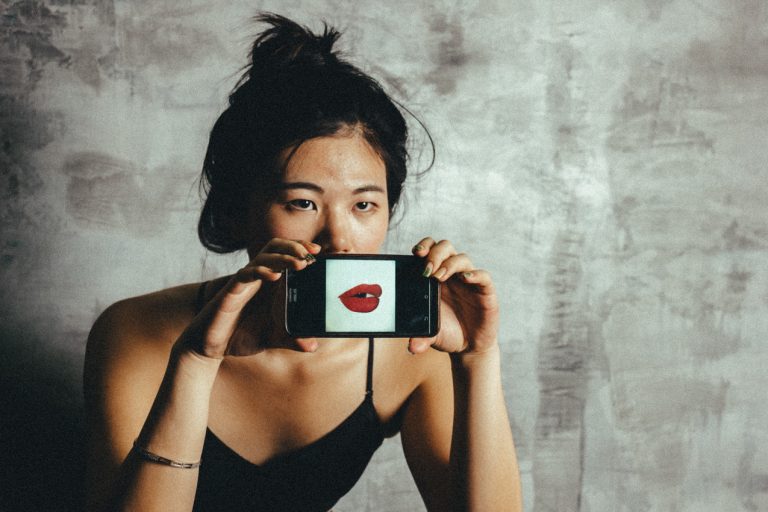 Modic Fashion Editorial - The influence of public opinion and media